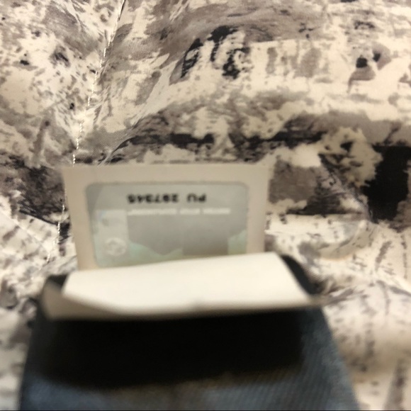 The North Face Women’s White Nuptse 1996 Retro 700 Puffer Bubble Jacket bubble - Picture 7 of 8